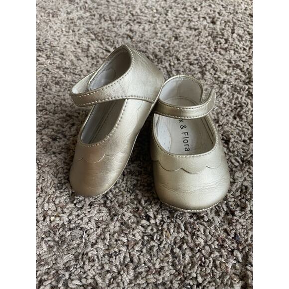 Felix & Flora Toddler Girl Sz. 4 (120) Gold Mary Jane Shoe. Great Pair - Picture 9 of 9